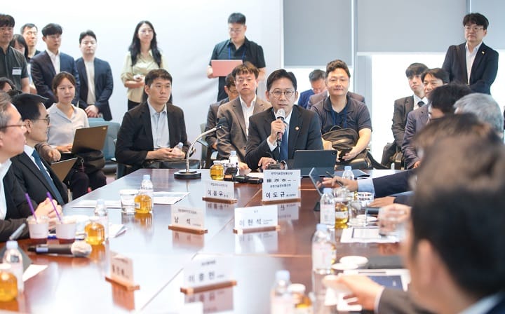배경훈 과기정통부 장관, 보이스피싱 피해 예방에 AI활용 주문